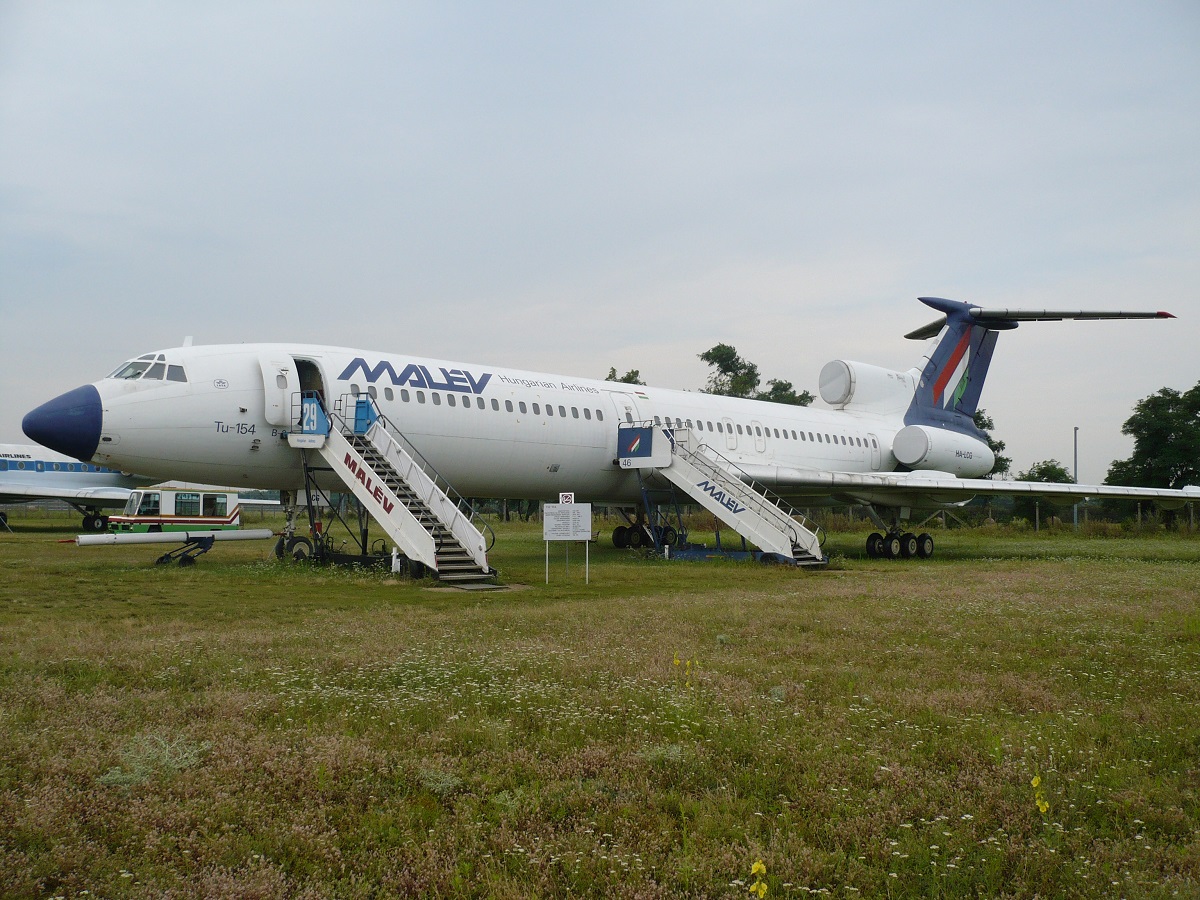 Tupolev Tu-154B-2 HA-LCG Malev