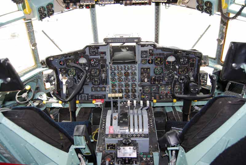Cockpit 69-6580 Lockheed C-130E Hercules