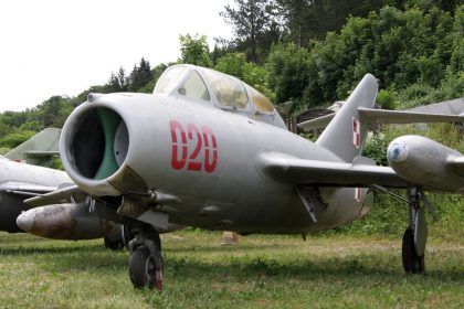 Mikoyan Gurevich MiG-15bis lic PZL Lim-2 Fagot 020 Polish Air ForceMusee Chateau Savigny-lès-Beaune