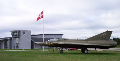 Saab RF-35 Draken, AR-118 Danish Air Force in front of the Dansk Veteranflysamlung at Stauning