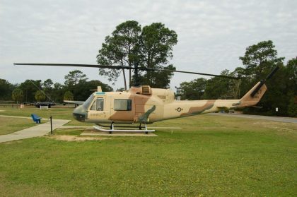 Bell UH-1B Iroquois 66-15186 ET USAF, U.S. Air Force Armanent Museum