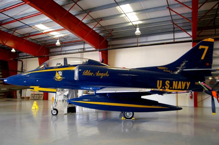 Douglas TA-4J Skyhawk 158722 7 Blue Angels US Navy, Valiant Air Command Warbird Museum, Titusville, FL