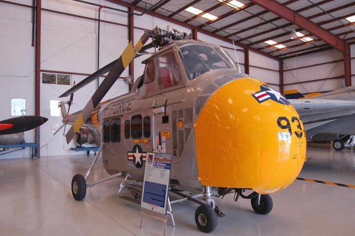 Sikorsky UH-19D Chickasaw N37788 57-5937 USAF, Valiant Air Command Warbird Museum, Titusville, FL