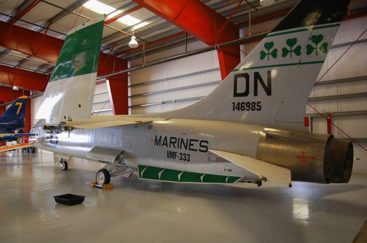 Vought F-8K Crusader 146985 DN-14 US Marines, Valiant Air Command Warbird Museum, Titusville, FL35 AG-401 US Navy, Valiant Air Command Warbird Museum, Titusville, FL