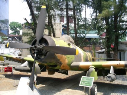 Douglas A-1H Skyraider 39674 Vietnam Air Force, War Remnants Museum Bảo tàng Chứng tích Chiến tranh