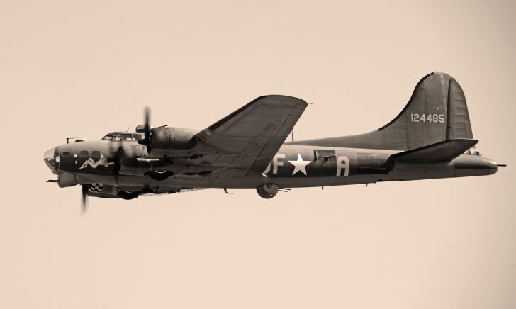 Boeing B-17G Flying Fortress 44-85784/DF-A (G-BEDF) Sally B/Memphis Belle USAAF, Flying Legends Duxford