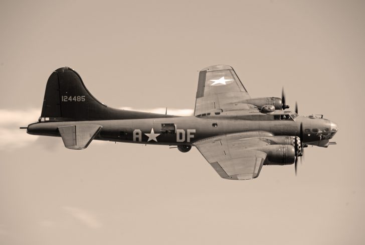 Boeing B-17G Flying Fortress 44-85784/DF-A (G-BEDF) Memphis Belle USAAF, Flying Legends Duxford