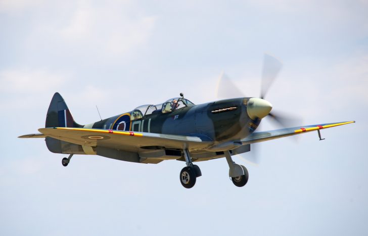 Supermarine Spitfire Tr.9 (G-LFIX) ML407/OU-V 485 Sqn. RAF, Air Leasing Ltd. Flying Legends Duxford