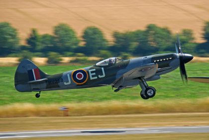 Supermarine Spitfire FR XIV (G-SPIT) MV293/JE-J Tribute to Johnnie Johnson RAF, Anglia Aircraft Restorations Ltd., Flying Legends Duxford