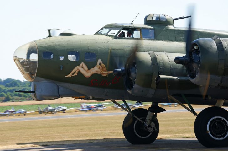 Boeing B-17G Flying Fortress (G-BEDF) 44-85784/DF-A Sally B 447th Bomb Group USAAF, B-17 Preservation Ltd., Flying Legends Duxford