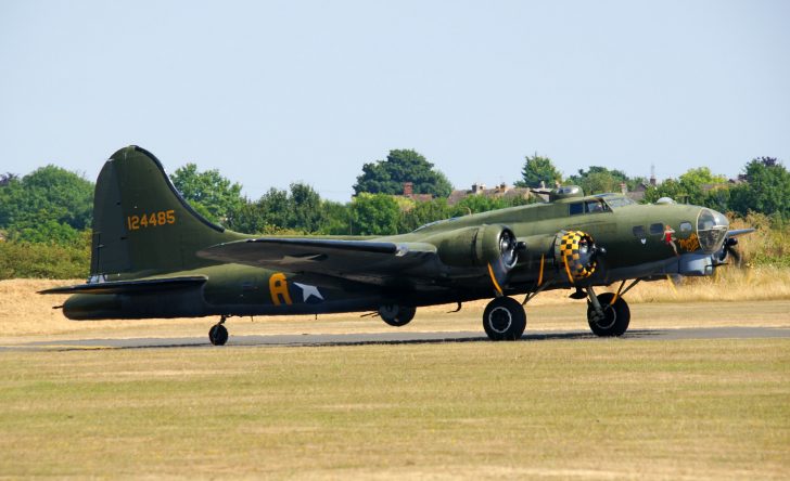 Boeing B-17G Flying Fortress (G-BEDF) 44-85784/DF-A Sally B 447th Bomb Group USAAF, B-17 Preservation Ltd., Flying Legends Duxford