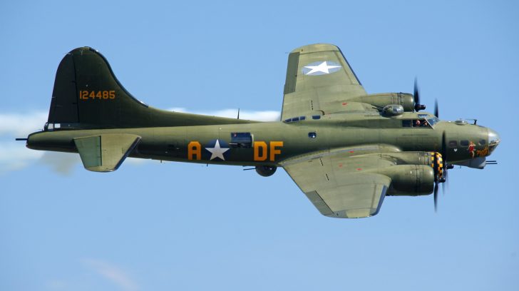 Boeing B-17G Flying Fortress (G-BEDF) 44-85784/DF-A Memphis Belle 447th Bomb Group USAAF, B-17 Preservation Ltd, Flying Legends Duxford