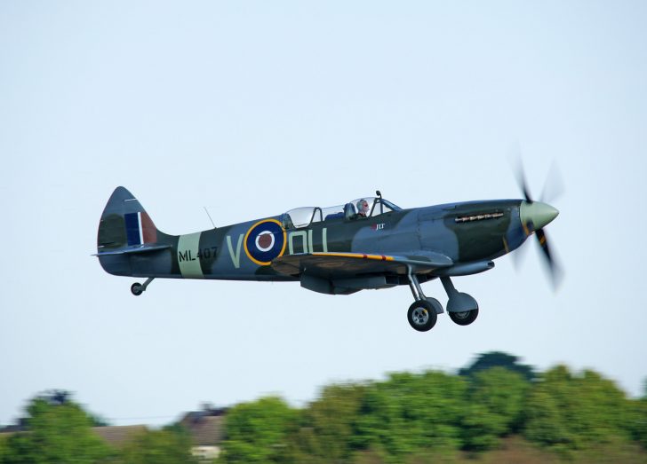 Supermarine Spitfire Tr.9 (G-LFIX) ML407/OU-V 485 Sqn. RAF, Air Leasing Ltd., Flying Legends Duxford