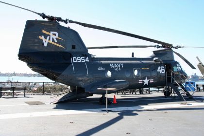 Boeing Vertol HH-46D Sea Knight 150954/VR-46 HC-11 US Navy, USS Midway Museum San Diego, California