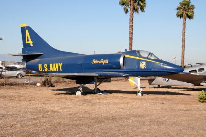 Douglas A-4B Skyhawk 144930/4 Blue Angels US Navy, The Proud Bird Restaurant & Events Center Los Angeles, California USA