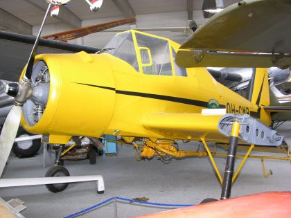 LET Z-37 Cmelak OH-CMB, Suomen Ilmailumuseo Helsinki, Vantaa Airport, Finland