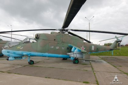 Mil Mi-24V 11 Sovjet Air Force, Liniya Stalina Museum, Stalin Line, Zaslavl, Belarus