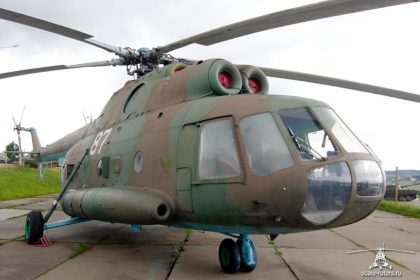 Mil Mi-8SMV 87 Sovjet Air Force, Liniya Stalina Museum, Stalin Line, Zaslavl, Belarus