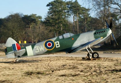 Supermarine Spitfire LF.IX 3W-B (replica) 322 Sqn RAF, Nationaal Militair Museum (NMM) Soest, Netherlands