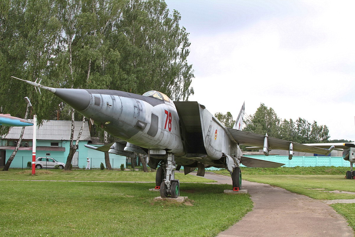 Mikoyan Gurevich MiG-25BM – AviationMuseum