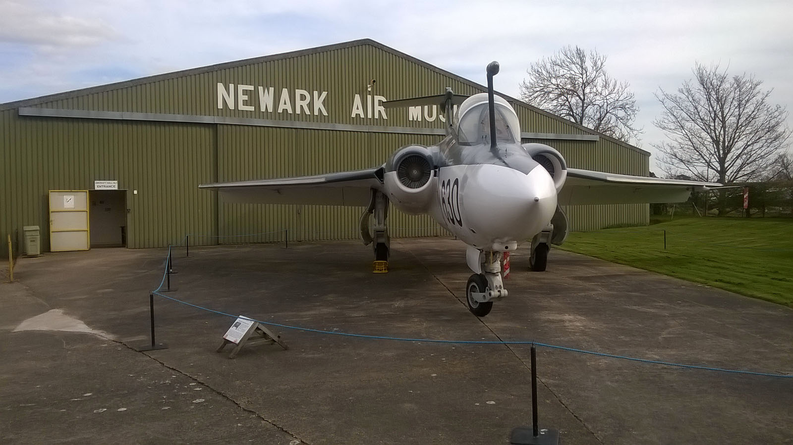 are dogs allowed at newark air museum