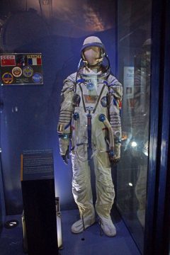 Sokol-KV2 spacesuit, Musée de l’Air et de l’Espace | Aéroport de Paris-Le Bourget, France