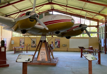 Beechcraft D50C Twin Bonanza F-ODBU Jacques Brel