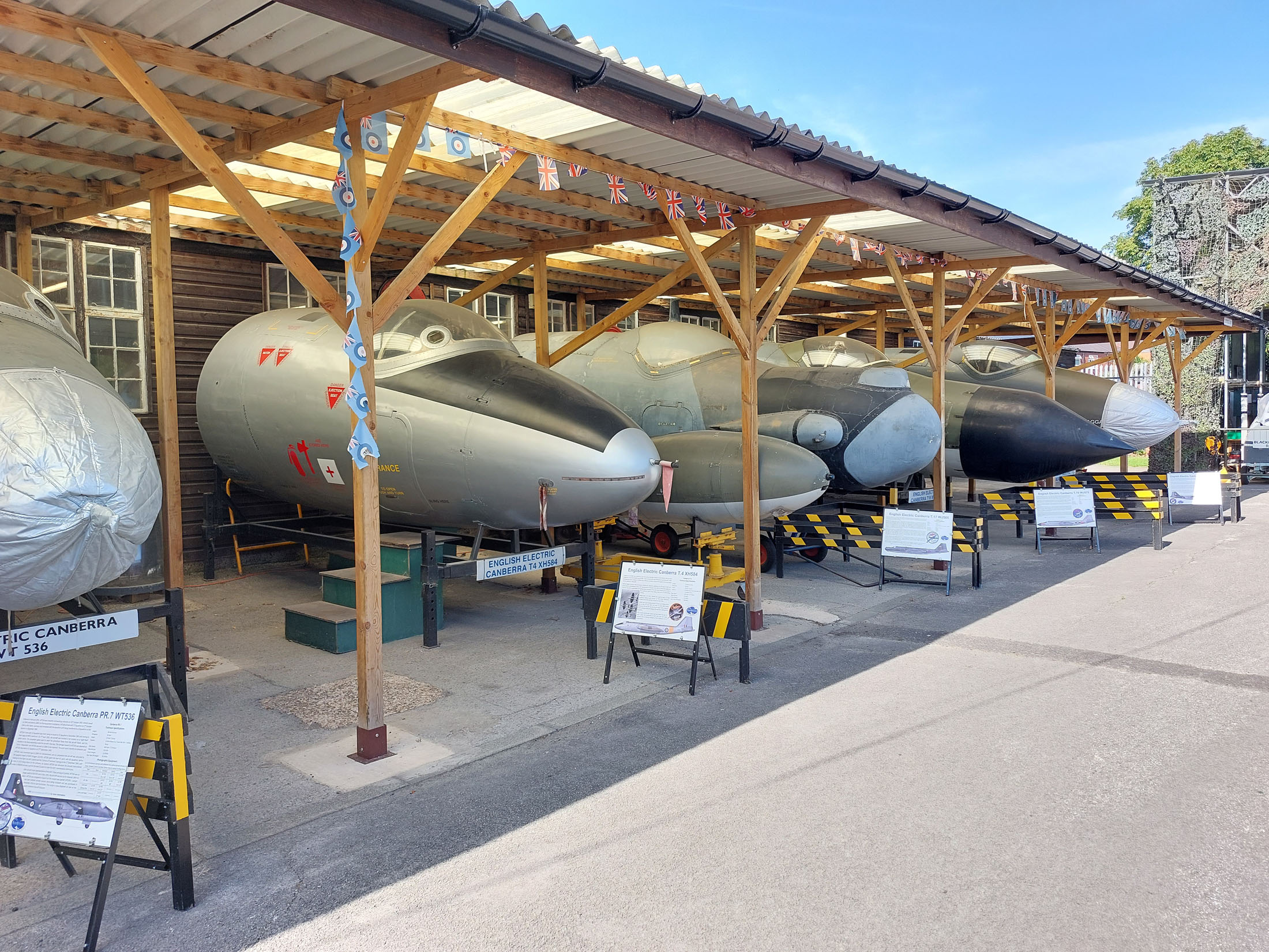 English Electric Canberra Cockpits, South Yorkshire Aircraft Museum At ...