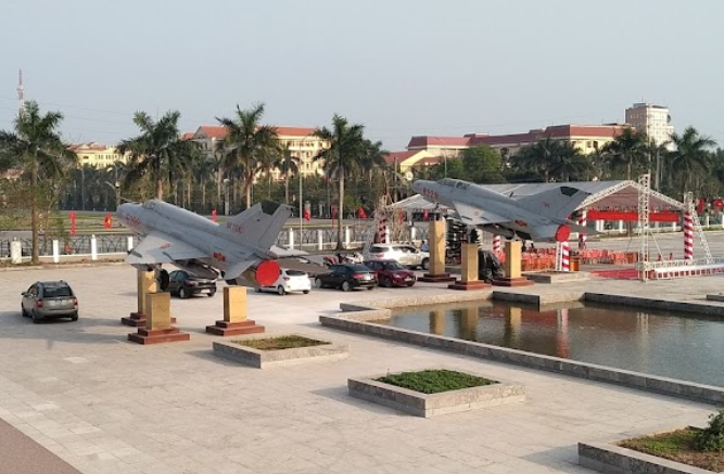 MiG-21bis & MiG-21UM Viet Nam Air Force Bảo Tàng Tỉnh Hưng Yên ( Trụ Sở Mới ) · M342 R85 P. Hiền Nam Hưng Yên Vietnam