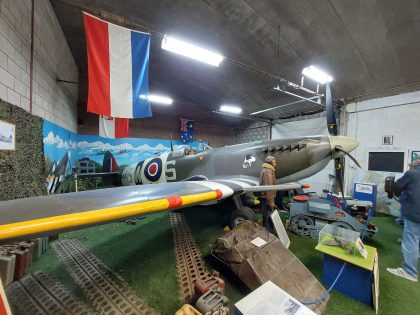 Supermarine Spitfire replica, Aalsmeerderbrug – CRASH Luchtoorlog & Verzetsmuseum ’40-’45 Crash Air war – and Resistance Museum ’40-45′