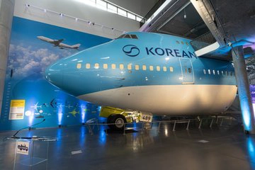 Korean Air Boeing 747-4B5
